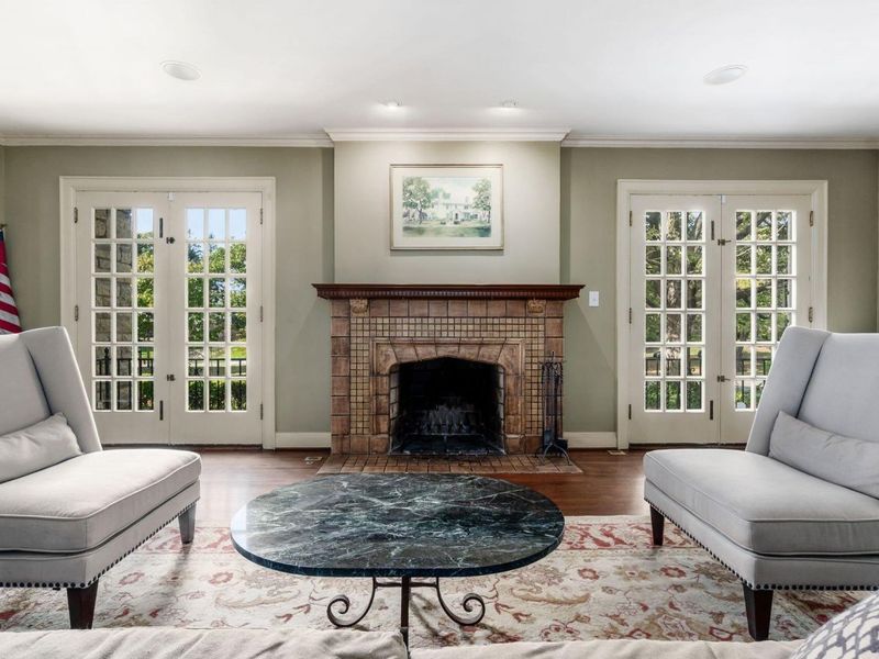 2165 S Parkway Drive , Columbus, OH 43221 Photo 18