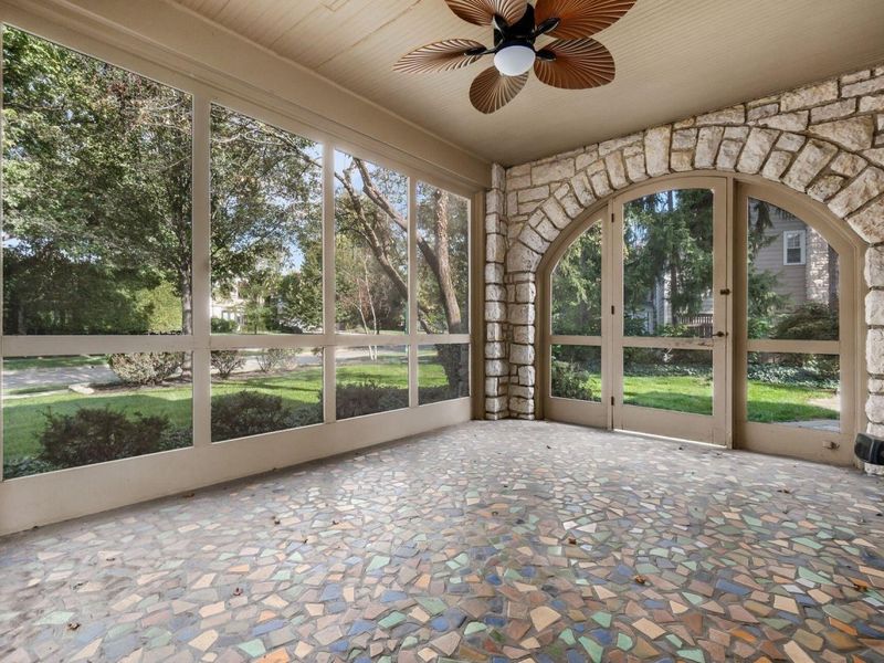 2165 S Parkway Drive , Columbus, OH 43221 Photo 20