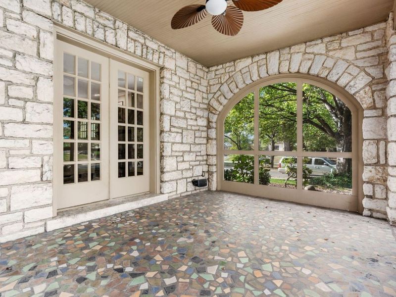 2165 S Parkway Drive , Columbus, OH 43221 Photo 22