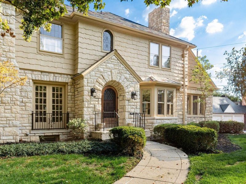 2165 S Parkway Drive , Columbus, OH 43221 Photo 3