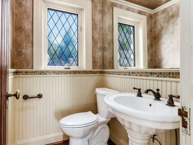 2165 S Parkway Drive , Columbus, OH 43221 Photo 31