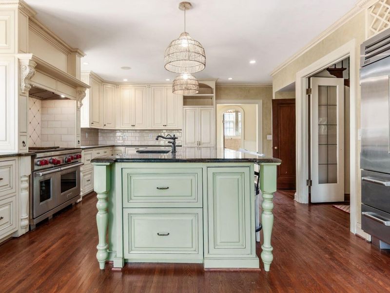 2165 S Parkway Drive , Columbus, OH 43221 Photo 36