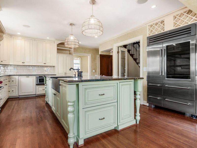 2165 S Parkway Drive , Columbus, OH 43221 Photo 37