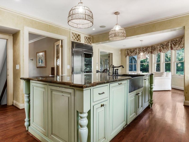 2165 S Parkway Drive , Columbus, OH 43221 Photo 38