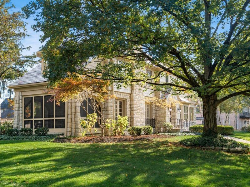 2165 S Parkway Drive , Columbus, OH 43221 Photo 4