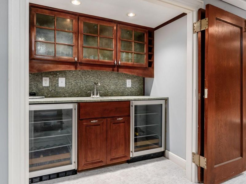 2165 S Parkway Drive , Columbus, OH 43221 Photo 44