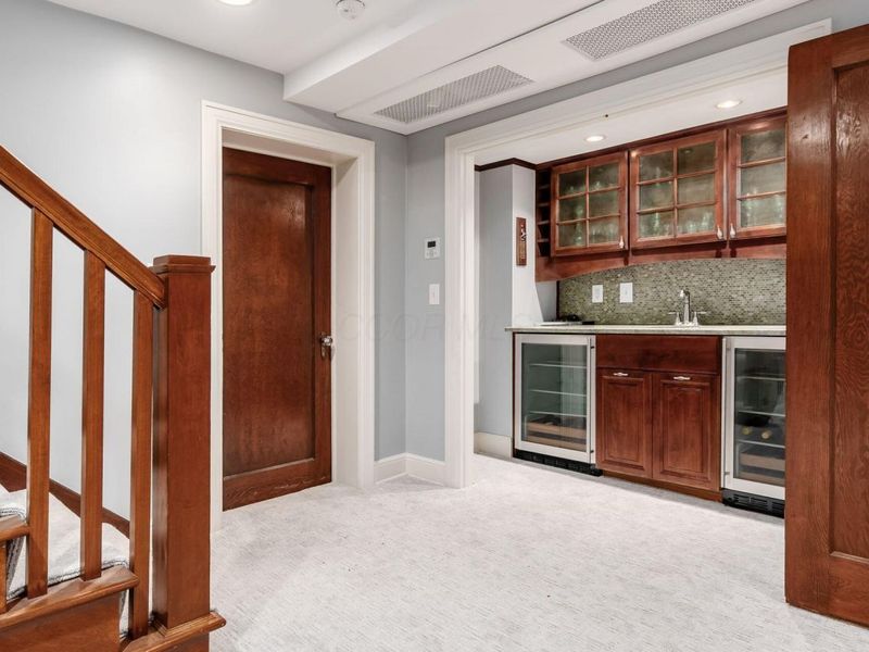 2165 S Parkway Drive , Columbus, OH 43221 Photo 45