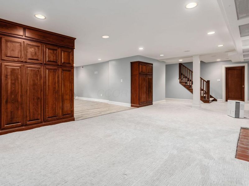 2165 S Parkway Drive , Columbus, OH 43221 Photo 49