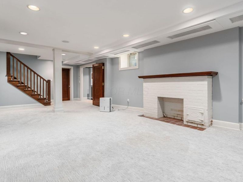 2165 S Parkway Drive , Columbus, OH 43221 Photo 50