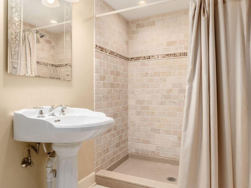 2165 S Parkway Drive , Columbus, OH 43221 Photo 54