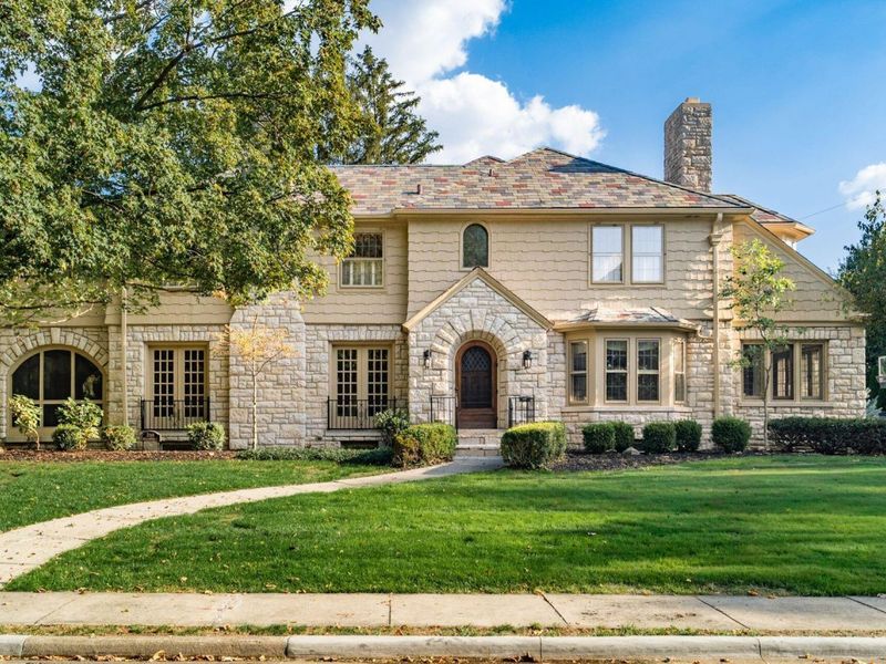 2165 S Parkway Drive , Columbus, OH 43221 Photo 6