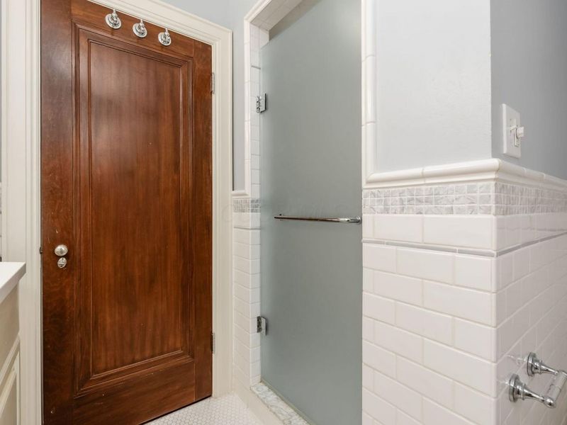 2165 S Parkway Drive , Columbus, OH 43221 Photo 71