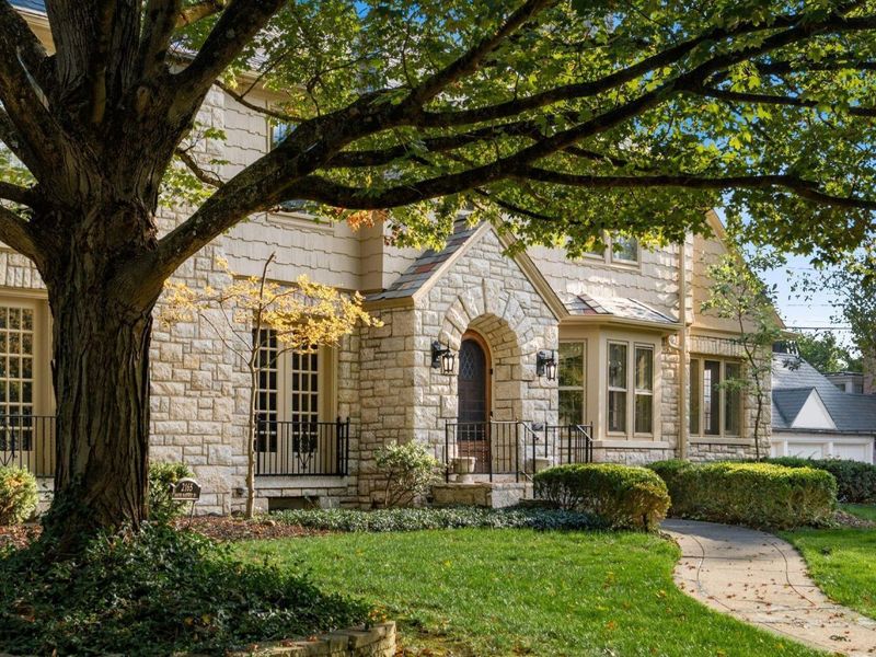 2165 S Parkway Drive , Columbus, OH 43221 Photo 8