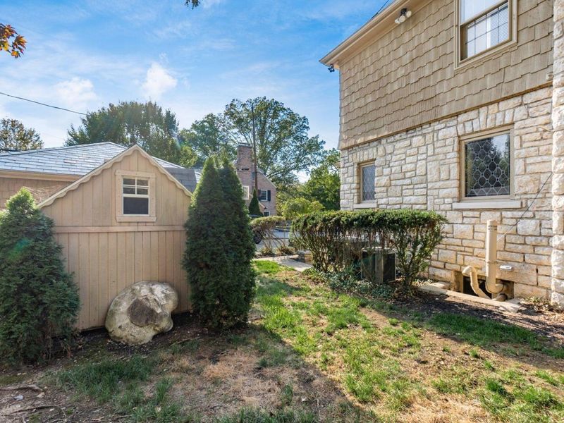 2165 S Parkway Drive , Columbus, OH 43221 Photo 87