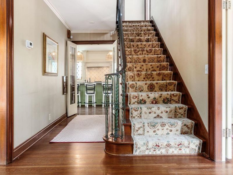 2165 S Parkway Drive , Columbus, OH 43221 Photo 9