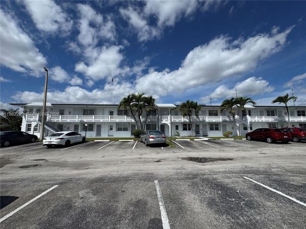 100 NE 203rd Ter , Unit 14, Miami Gardens, FL 33179
