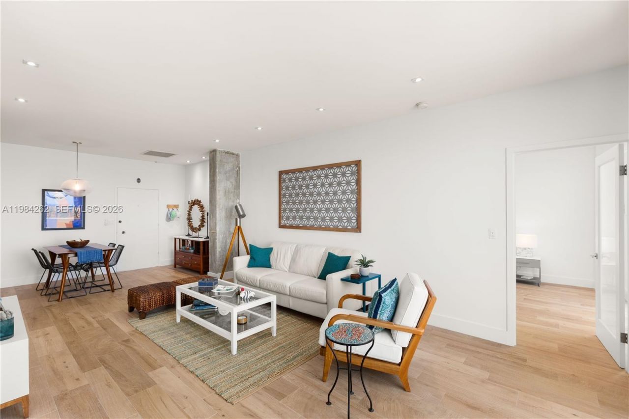 5555 Collins Ave, Unit 17J, Miami Beach, FL 33140 Photo