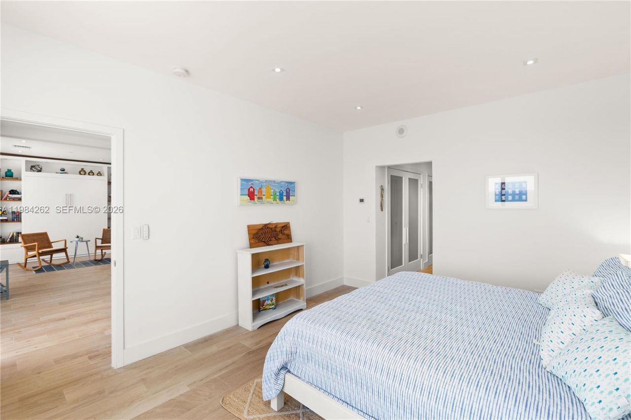 5555 Collins Ave, Unit 17J, Miami Beach, FL 33140 Photo