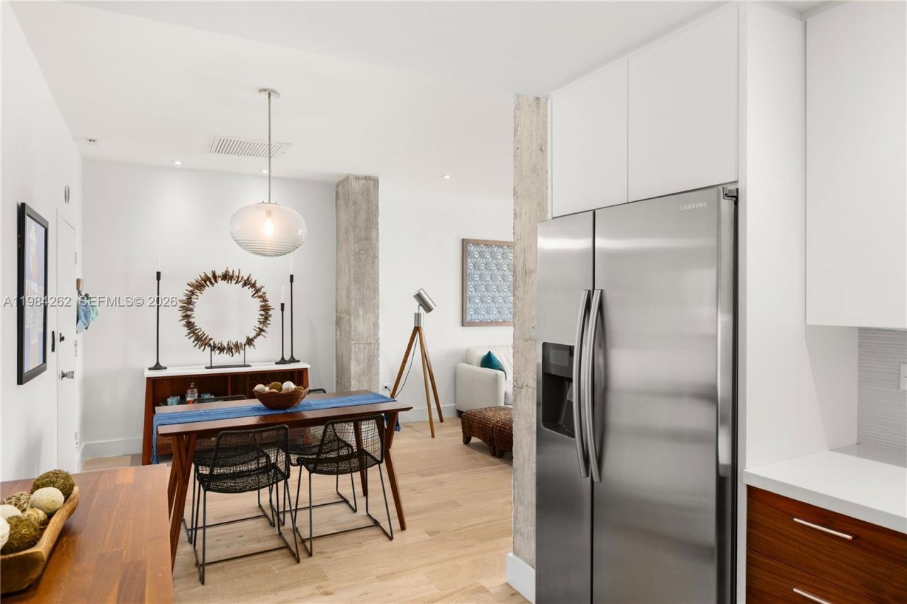 5555 Collins Ave, Unit 17J, Miami Beach, FL 33140 Photo