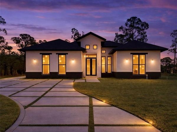 912 Cleveland AVE, LEHIGH ACRES, FL 33972