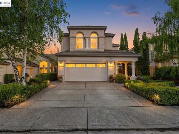 7900 Pineville Cir, Castro Valley, CA 94552