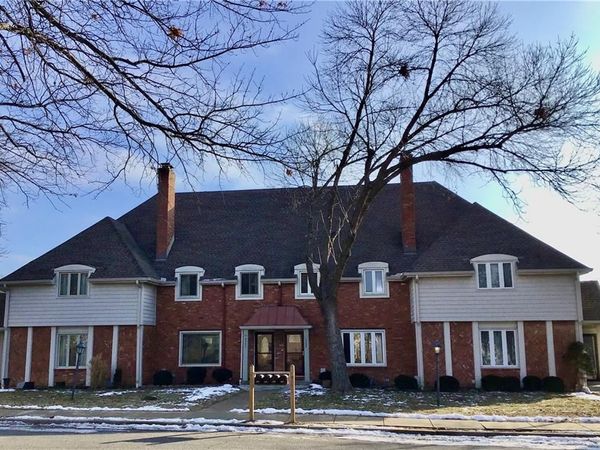 8395 NW WAUKOMIS Drive, Kansas City, MO 64151