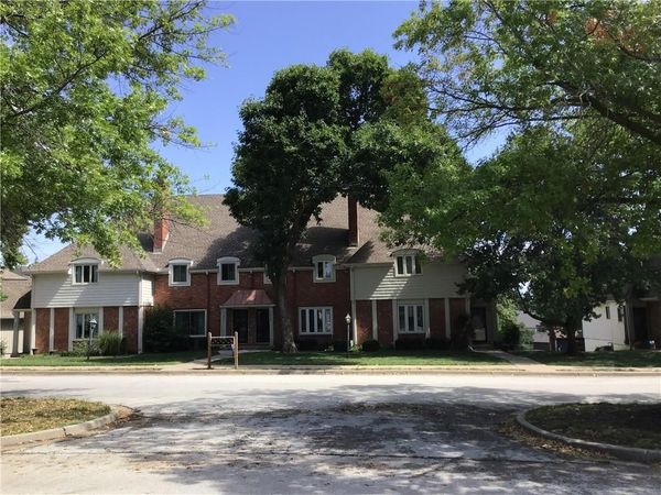 8395 NW WAUKOMIS Drive, Kansas City, MO 64151