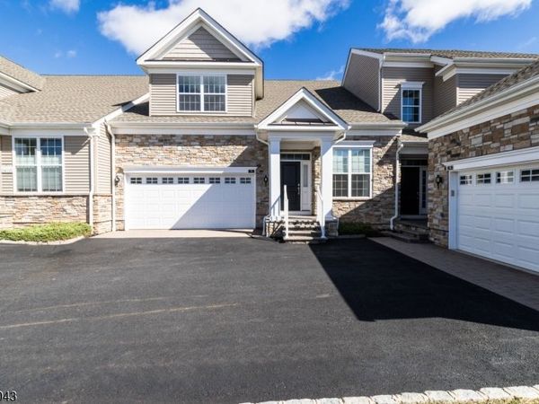 76 Van Cleef Dr, Readington, NJ 08889