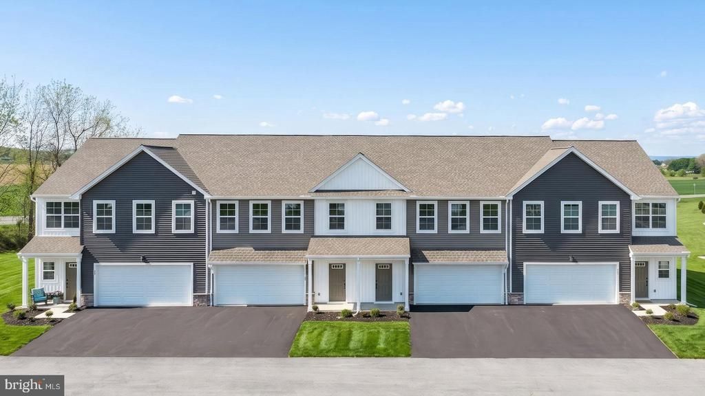 128 Foundry Lane, Lebanon, PA 17042 Main Photo