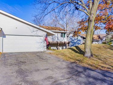 7922 Timber Lake Drive, Eden Prairie, MN 55347