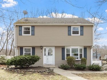 5 Hollis St, Saugus, MA 01906