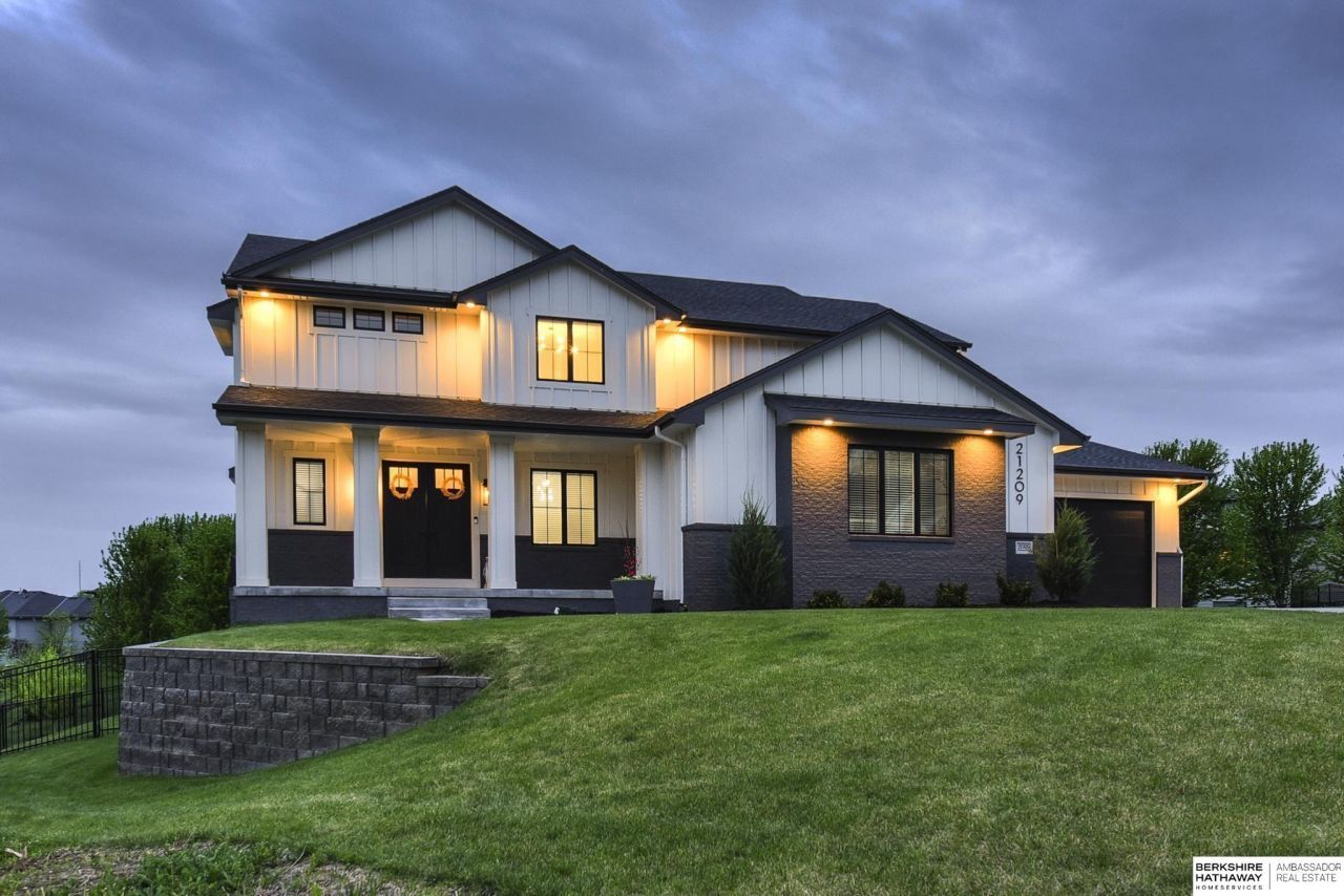 21209 Walnut Circle, Elkhorn, NE 68022 Main Photo