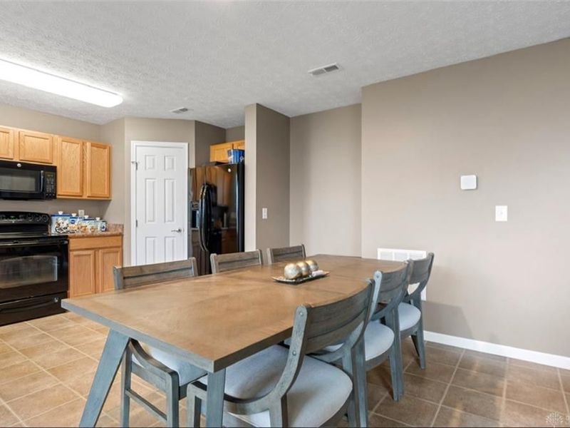 2230 Blazing Star Drive, Tipp City, OH 45371 Photo 12