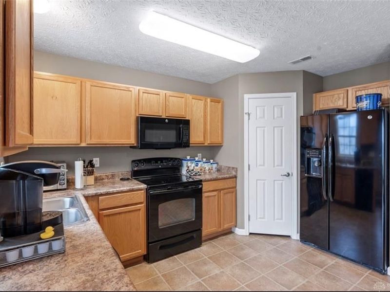 2230 Blazing Star Drive, Tipp City, OH 45371 Photo 15