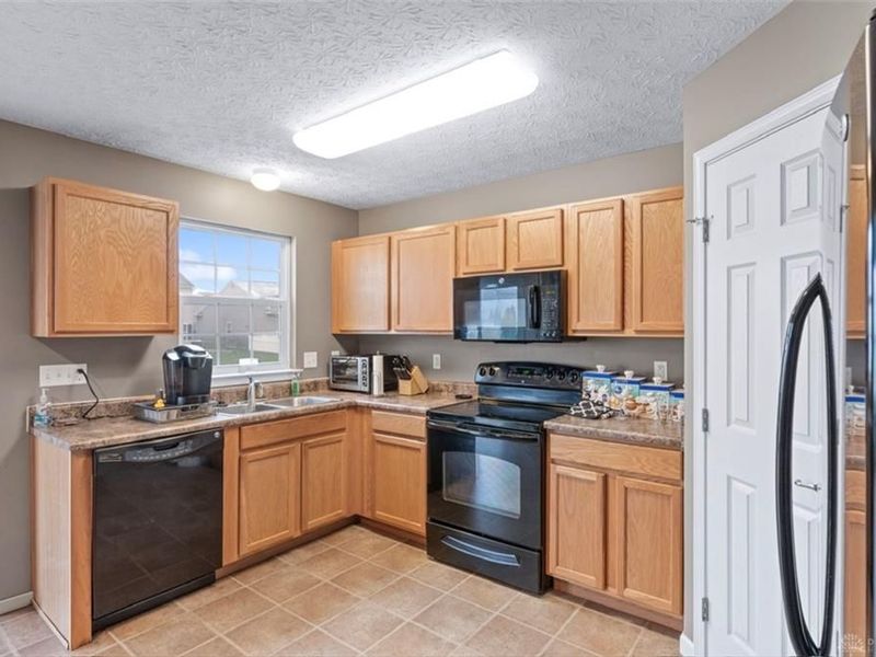 2230 Blazing Star Drive, Tipp City, OH 45371 Photo 16