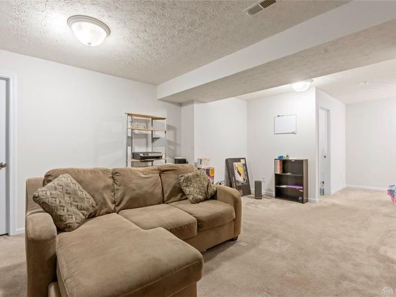 2230 Blazing Star Drive, Tipp City, OH 45371 Photo 30