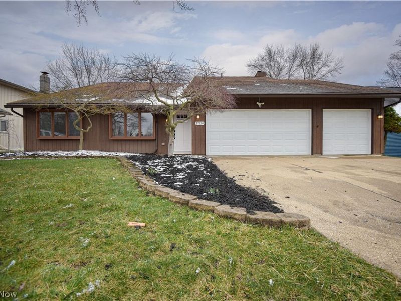 17134 Rabbit Run Drive, Strongsville, OH 44136 Photo 1