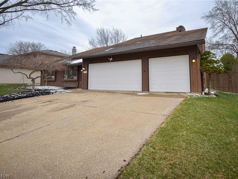 17134 Rabbit Run Drive, Strongsville, OH 44136 Photo 3