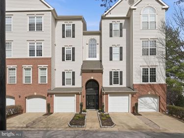 4667 LONGSTREET LANE , Unit 205, ALEXANDRIA, VA 22311