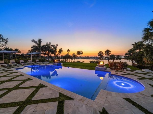 110 HARBOR VIEW LANE , BELLEAIR BLUFFS, FL 33770