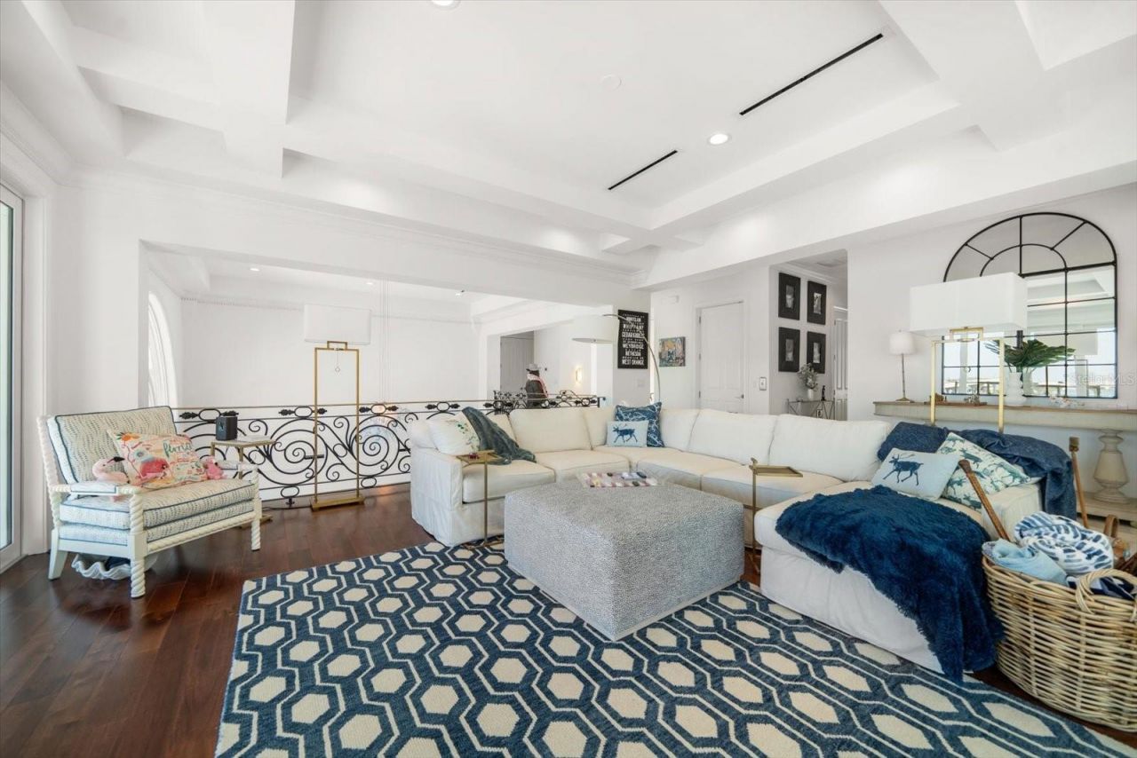 110 Harbor View Lane, Belleair Bluffs, FL 33770 Photo