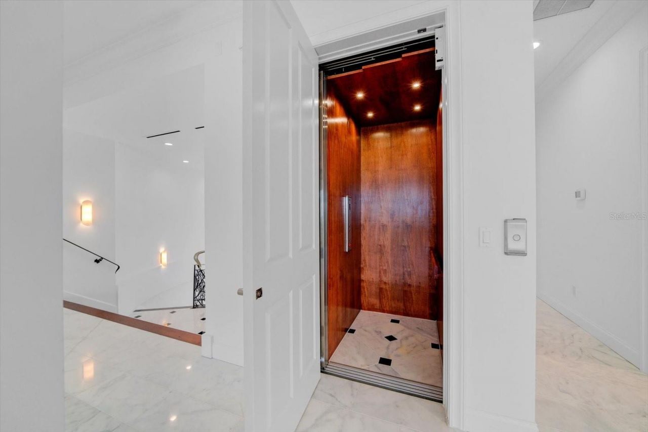 110 Harbor View Lane, Belleair Bluffs, FL 33770 Photo