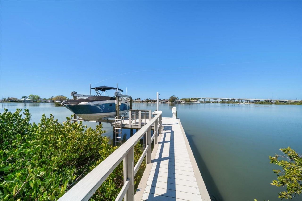 110 Harbor View Lane, Belleair Bluffs, FL 33770 Photo