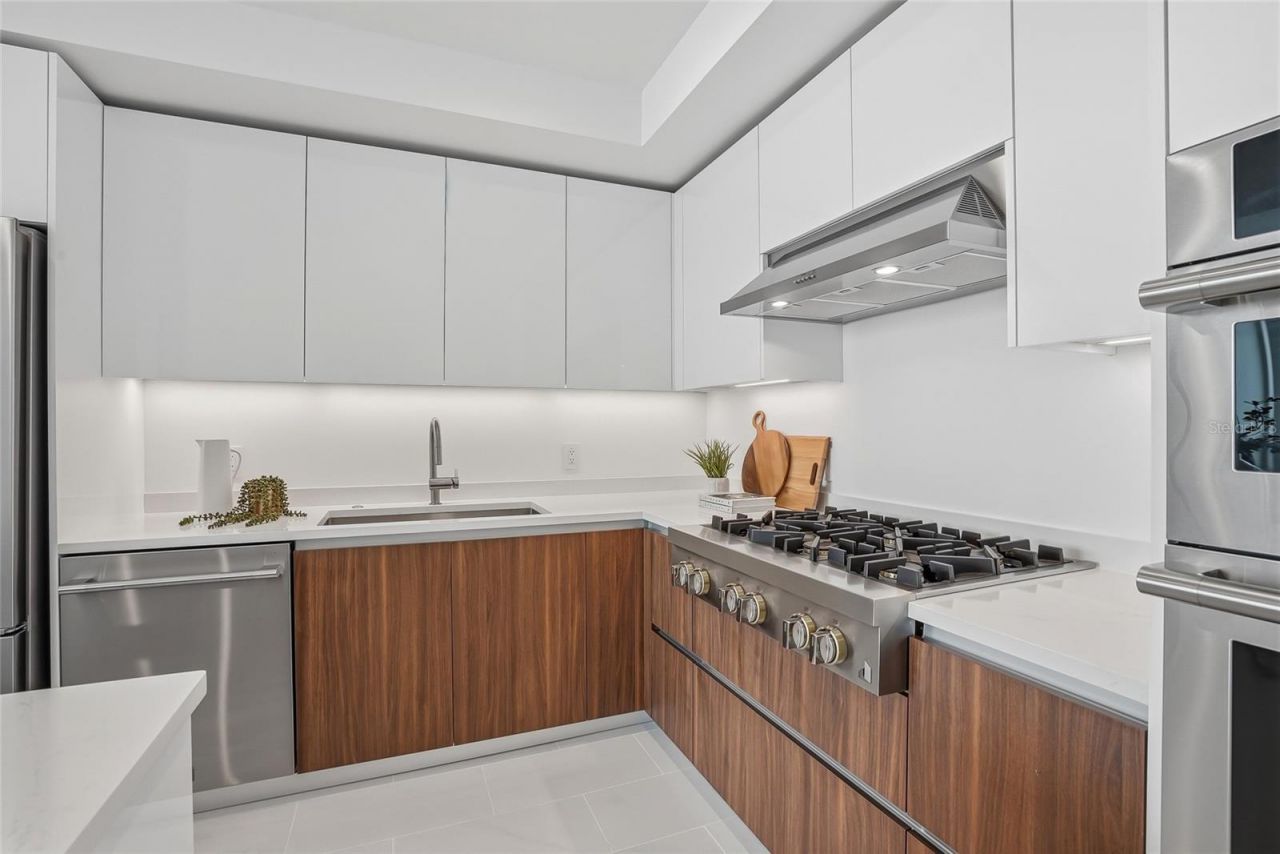 400 Central Avenue, Unit 2008, Saint Petersburg, FL 33701 Photo