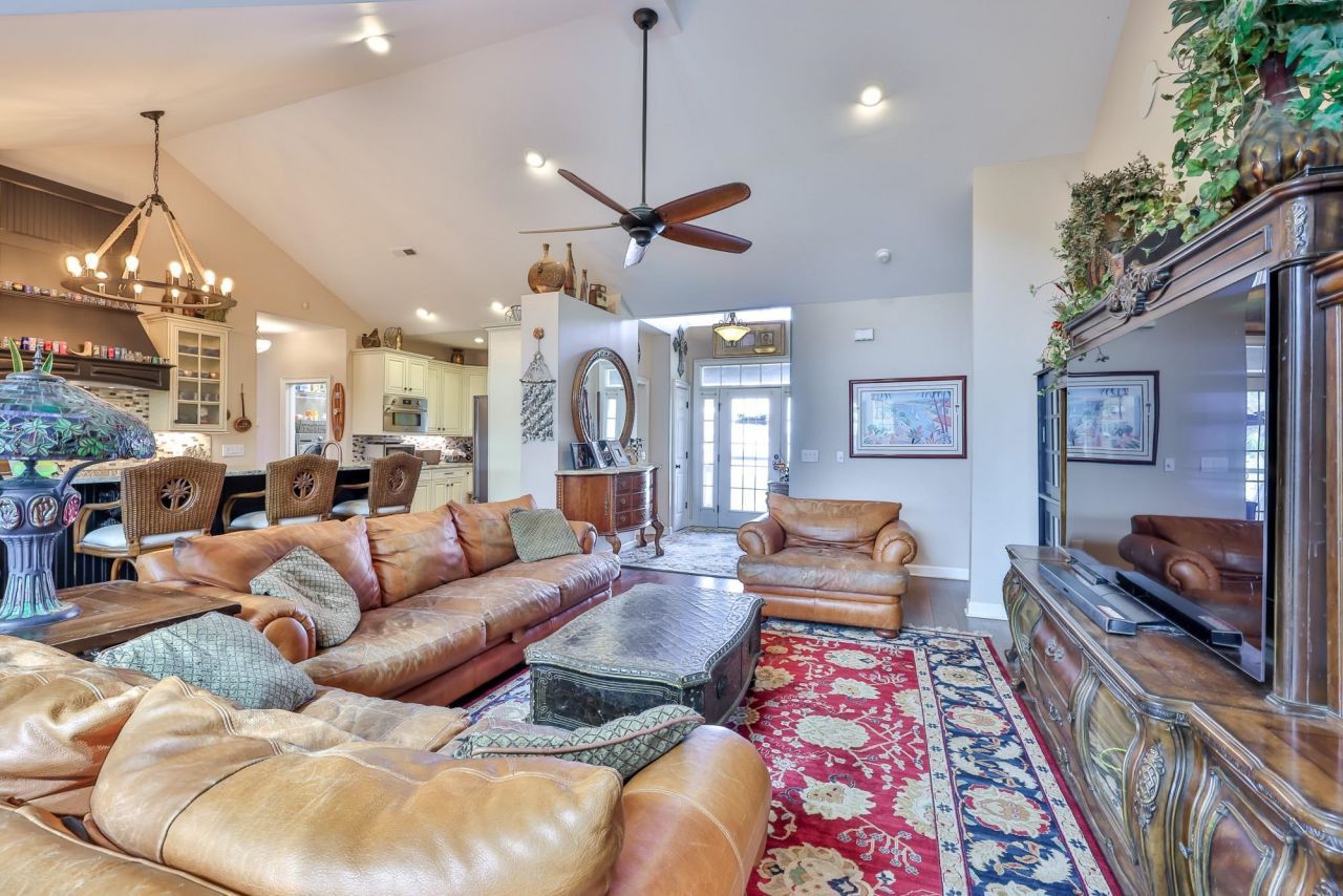 815 S Willow Dr. Photo 5