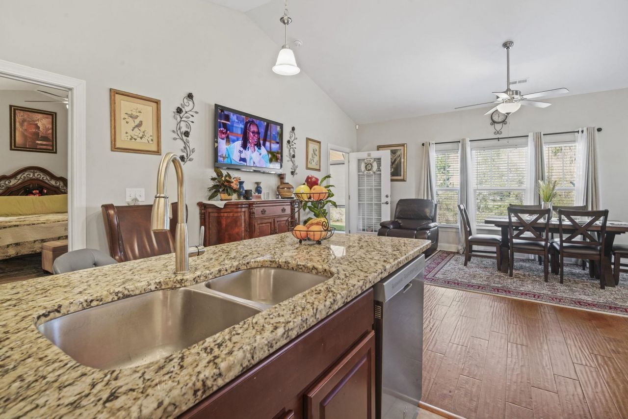 232 Je Edward Dr.  Photo 11