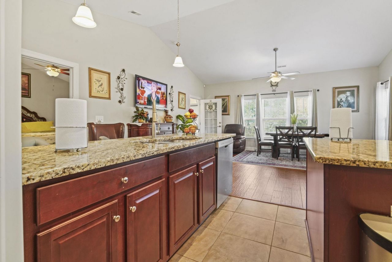 232 Je Edward Dr.  Photo 14