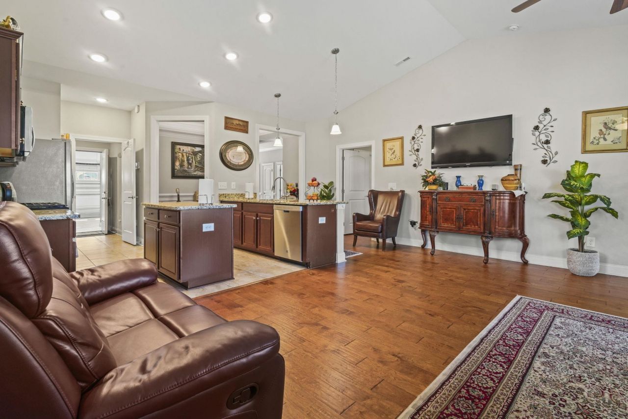 232 Je Edward Dr.  Photo 16