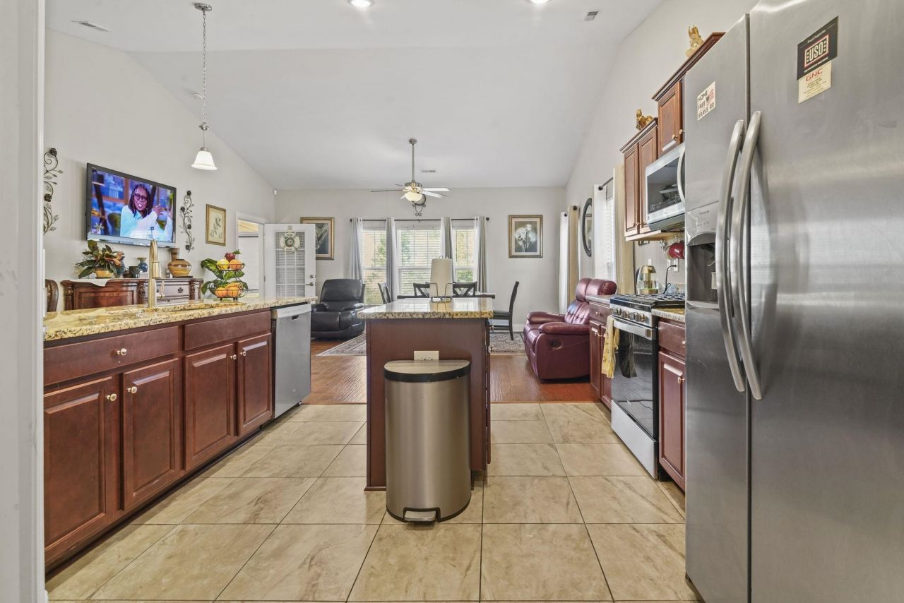 232 Je Edward Dr.  Photo 6