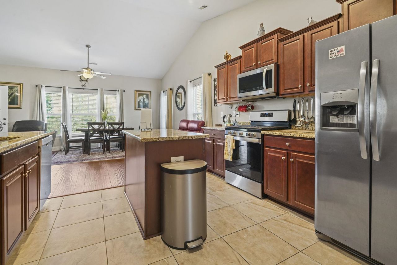 232 Je Edward Dr.  Photo 8